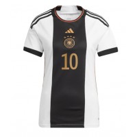 Camiseta Alemania Serge Gnabry #10 Primera Equipación para mujer Mundial 2022 manga corta